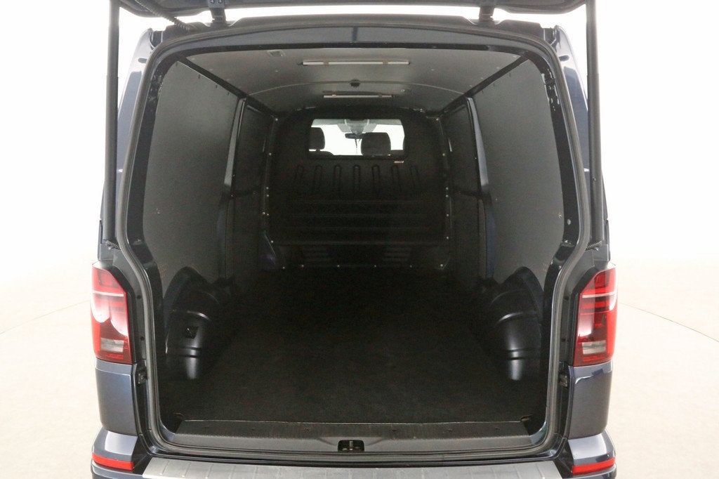 Volkswagen Transporter 2.0 TDI L2H1 204PK | Aut. | Virtual |, Auto's, Stof, Gebruikt, Euro 6, 4 cilinders