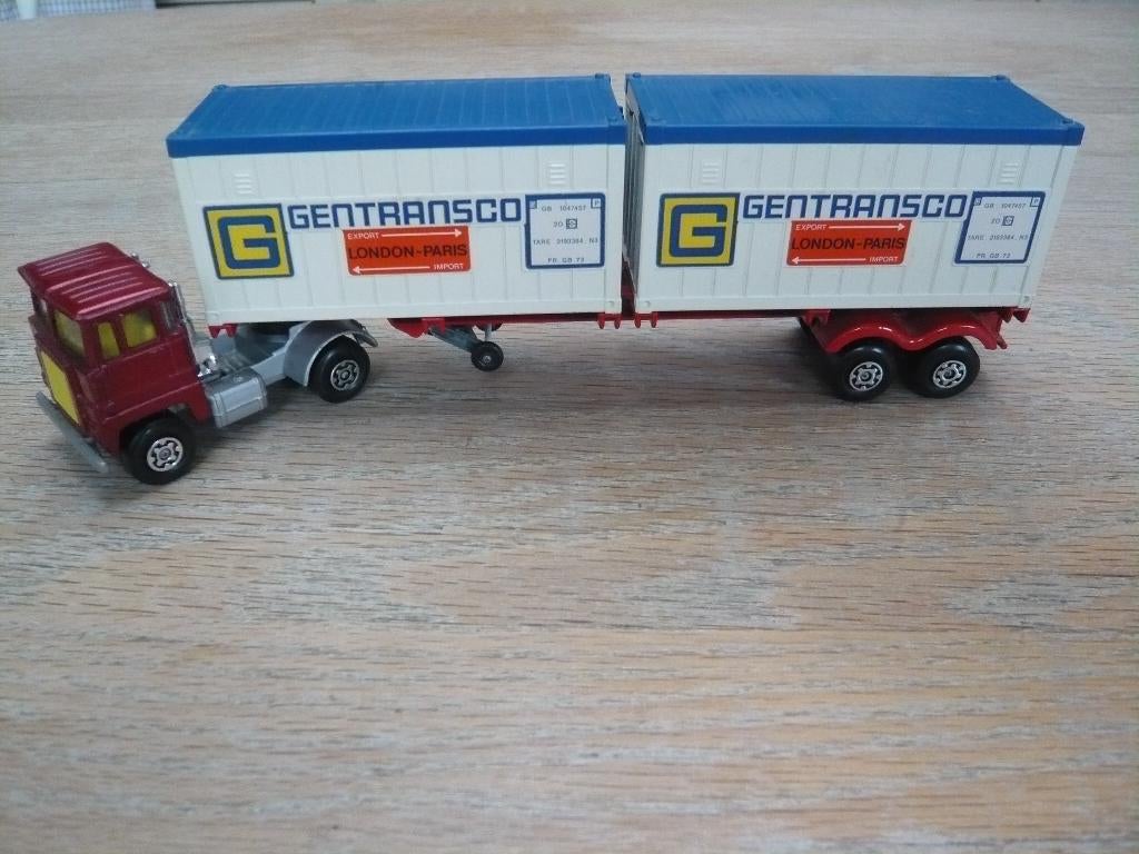 Vrachtauto Met Oplegger en 2 Containers., Ophalen of Verzenden, Zo goed als nieuw