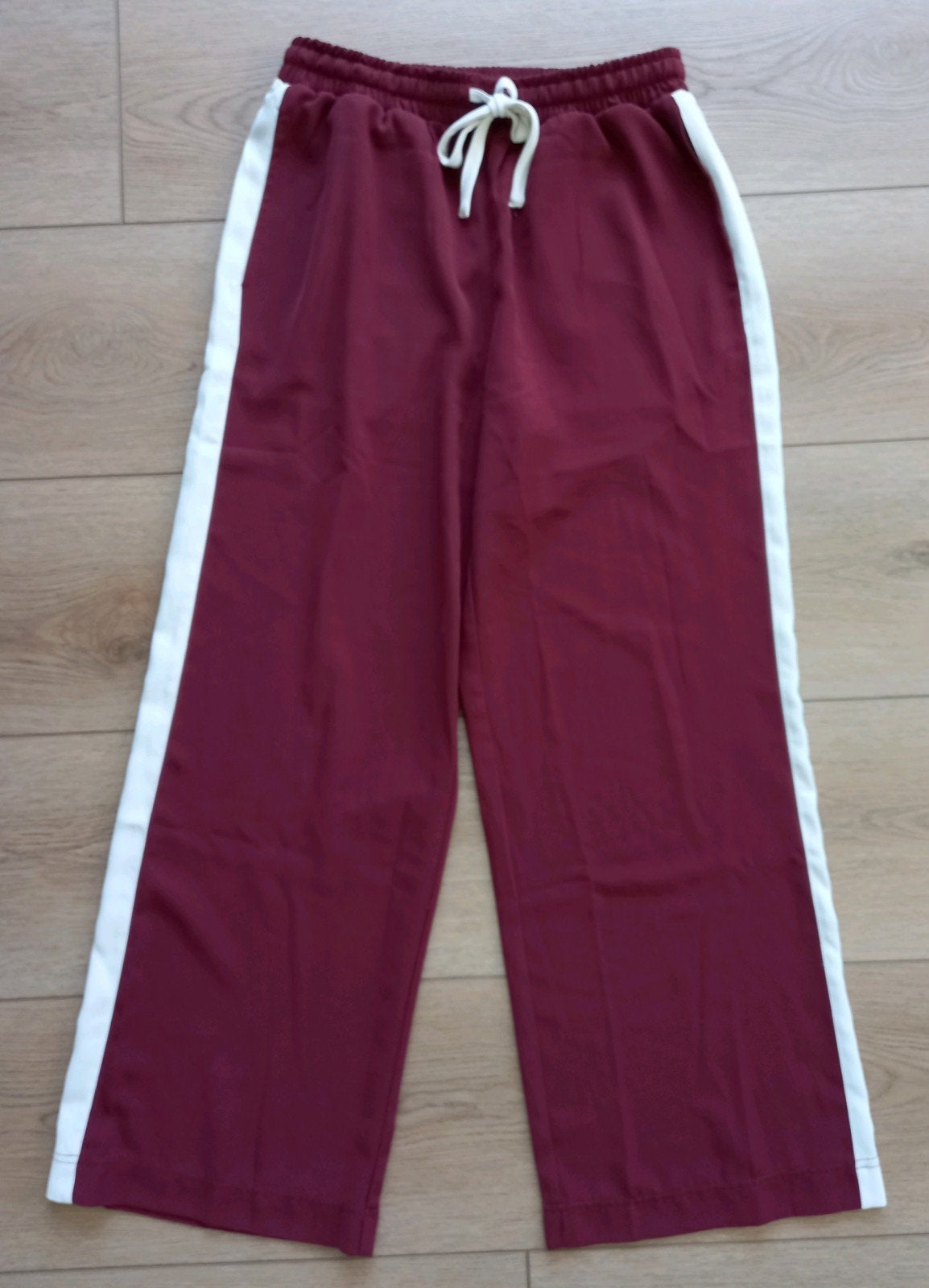 Bordeaux rode broek Asos Design maat 38, Kleding | Dames, Maat 38/40 (M), Ophalen of Verzenden, Zo goed als nieuw, Lang