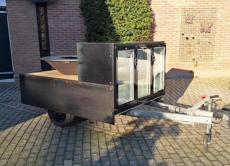 Unieke BBQ op Wielen huren?  🔥 BBQ huren, Hobby en Vrije tijd, Feestartikelen | Verhuur, Ophalen of Verzenden, Zo goed als nieuw