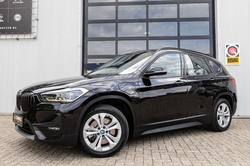 BMW X1 xDrive25e Advantage LEDNAVLM, Stof, Gebruikt, Start-stop-systeem, Zwart