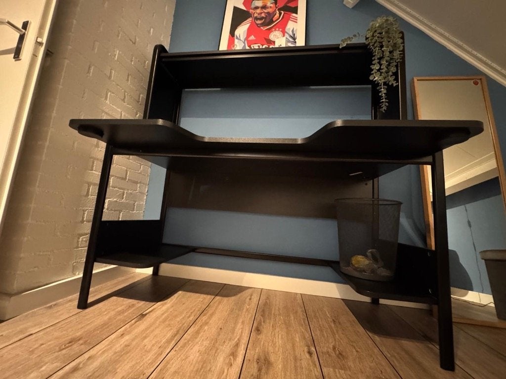 IKEA bureau fredde, Huis en Inrichting, Bureaus, Ophalen, Zwart, Hout, Zo goed als nieuw