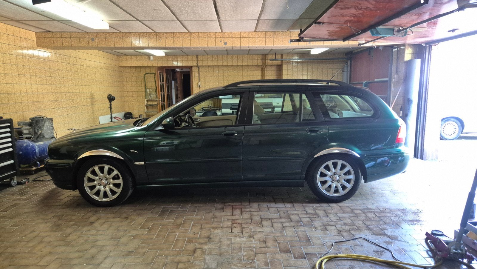 Jaguar X-Type 2.0 V6 Estate 2004 Groen, Voorwielaandrijving, 156 pk, Stationwagon, Handgeschakeld