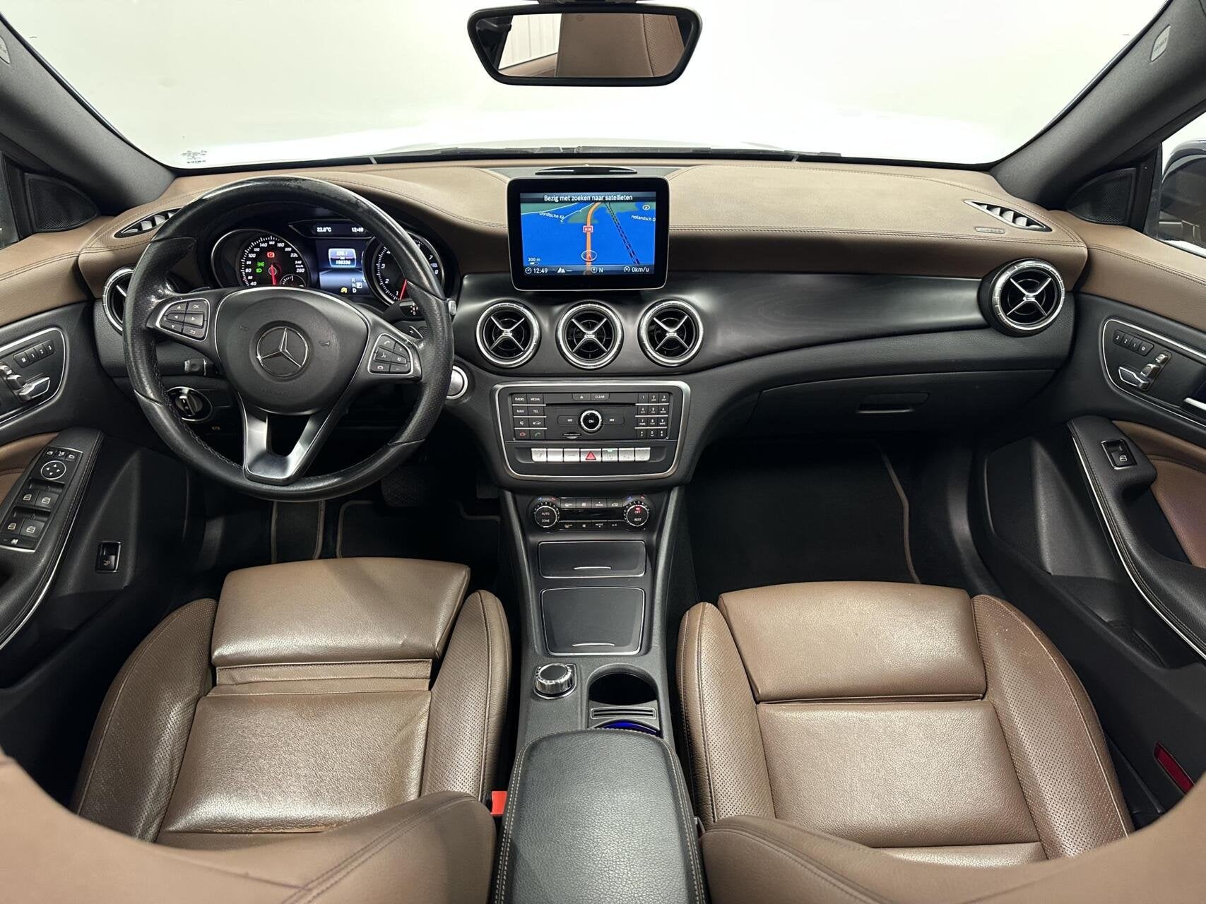Mercedes CLA-klasse 200 Prestige TREKHAAK LEER PANO NAVI CAM, Automatische klimaatregeling, Gebruikt, Euro 6, Blauw