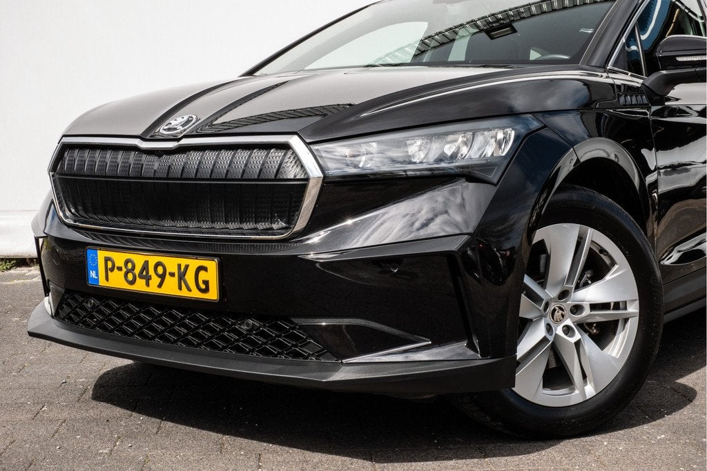 Skoda Enyaq iV 80 SOH 82% Stoel-stuurverwarming/ Navigatie/, Auto's, Skoda, Automaat, Achterwielaandrijving, Gebruikt, Zwart