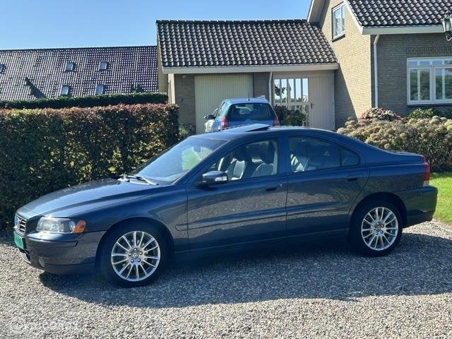 Volvo S60 2.4D 6 SPEED/SCHUIFDAK/XENON/LEDER, Voorwielaandrijving, 15 km/l, Gebruikt, Blauw