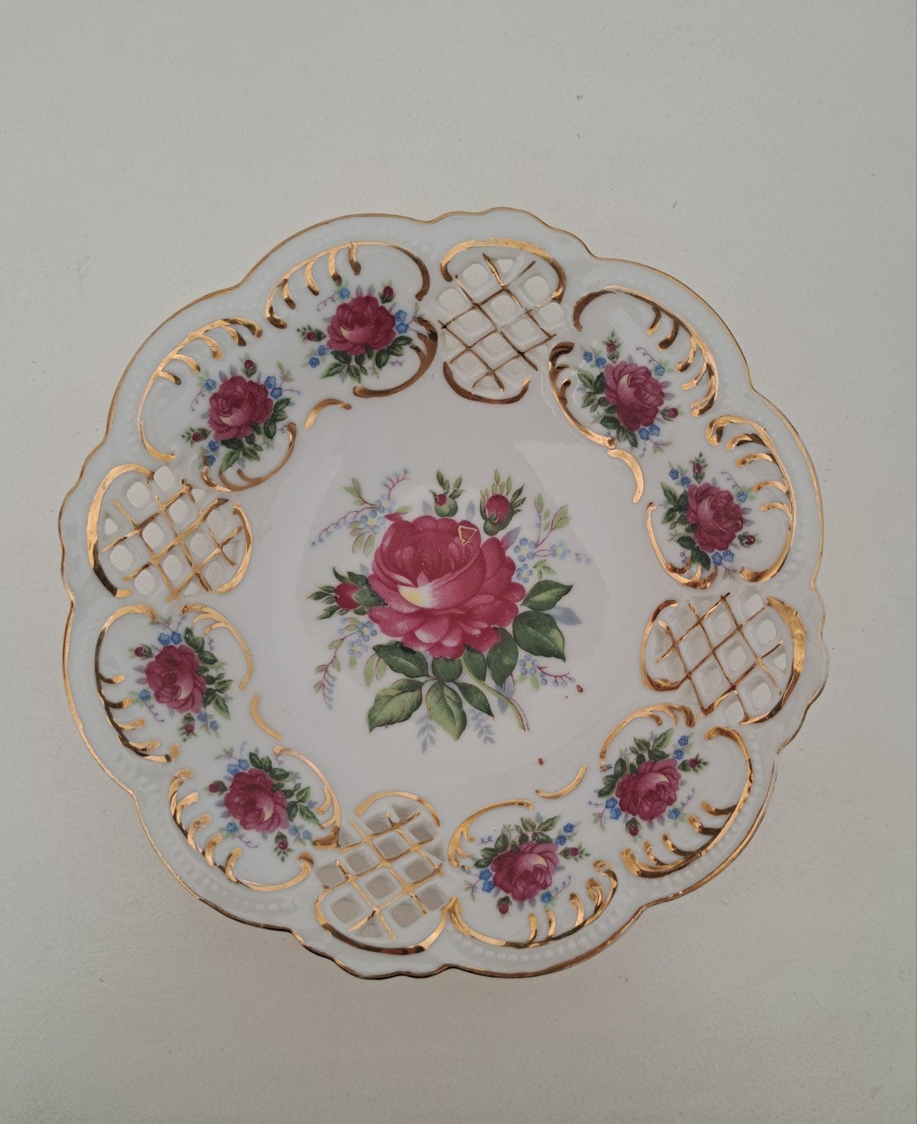 Schaaltje  met bloemmotief, Ophalen