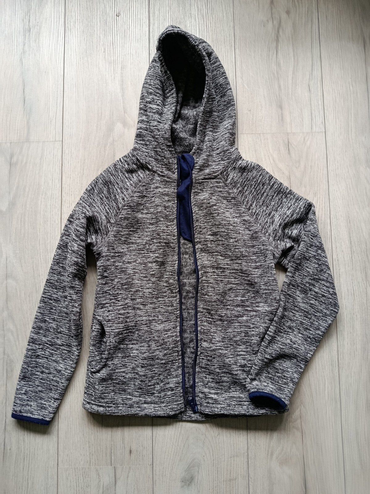 Fleece vest met capuchon, maat 134/140 (8-10 jaar), Kinderen en Baby's, Kinderkleding | Maat 140, Gebruikt, Jongen of Meisje, Ophalen of Verzenden