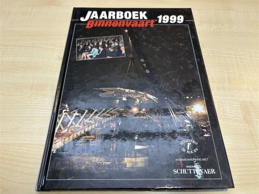 Jaarboek Binnenvaart [1999] — Overzicht in Woord & Beeld, Verzamelen, Scheepvaart, N.v.t., N.v.t., Ophalen of Verzenden, Zo goed als nieuw