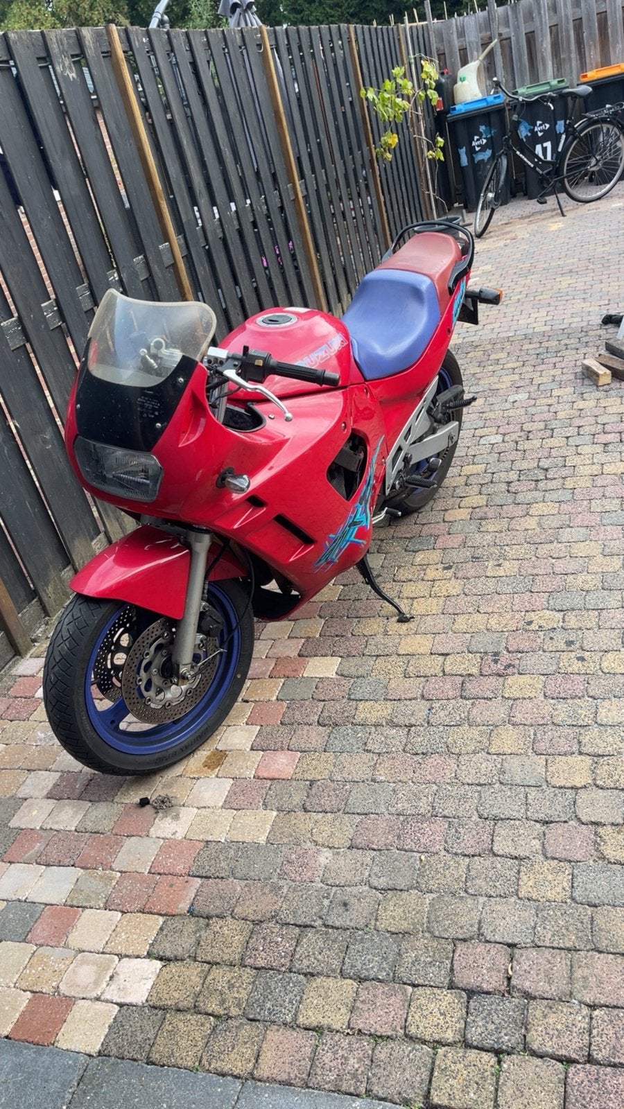 Suzuki 600cc, Motoren, Ophalen
