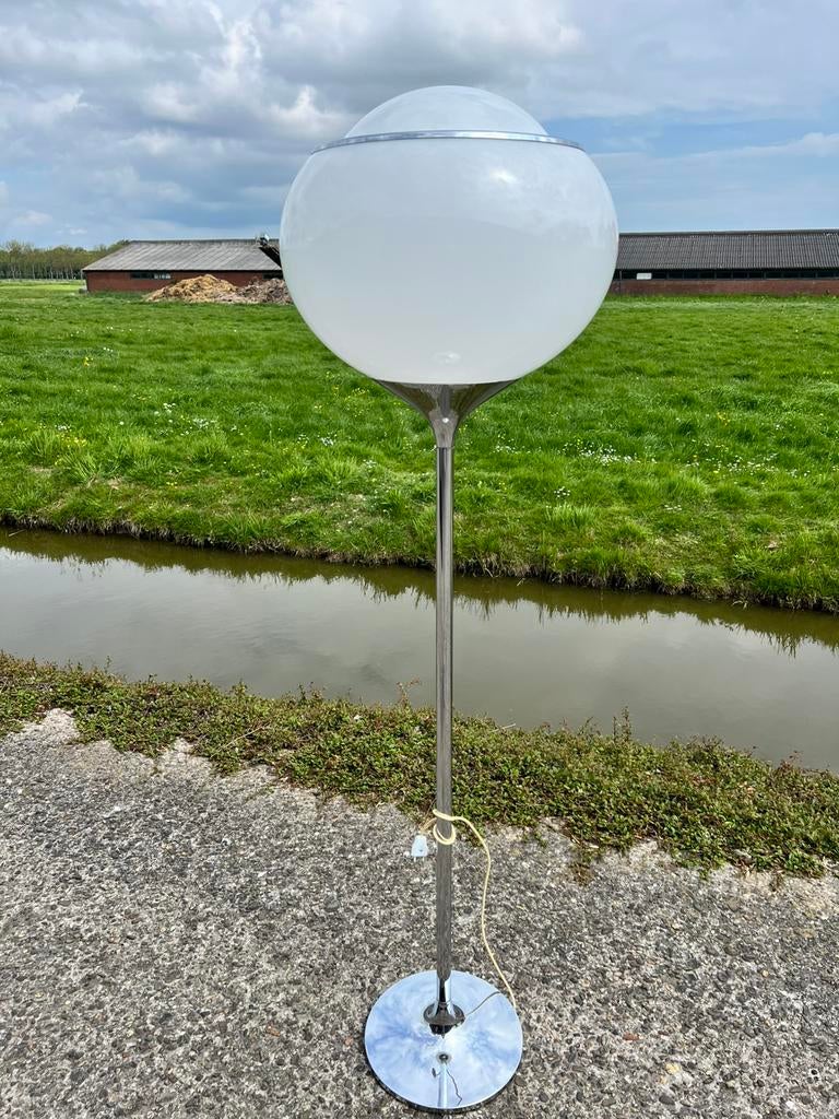 Bud Grande Vloerlamp van Harvey Guzzini, Huis en Inrichting, Lampen | Vloerlampen, Ophalen, Retro jaren 70, Zo goed als nieuw
