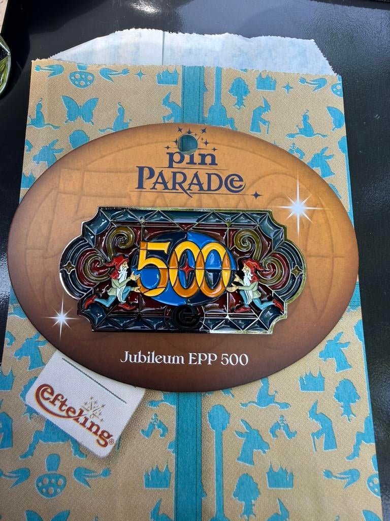 Efteling Pin Parade “500” – Unieke jubileum pin – Nieuw, Ophalen of Verzenden, Nieuw, Button of Speldje