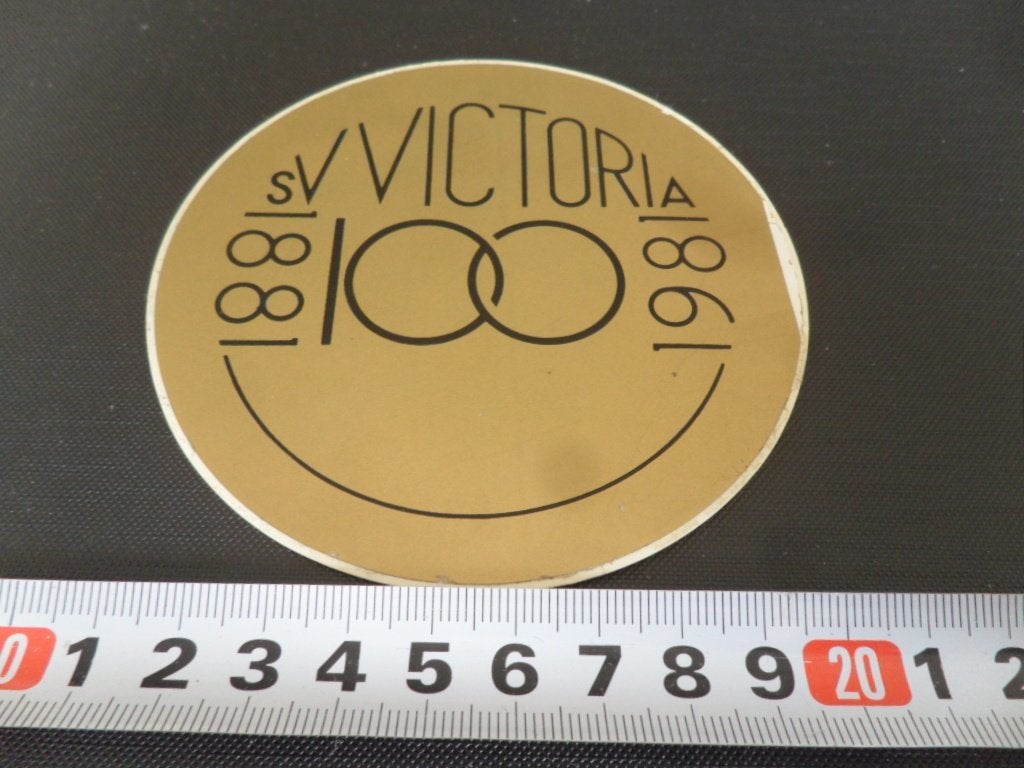 sticker 100 jaar SV VICTORIA 1881-1981, Ophalen of Verzenden, Zo goed als nieuw