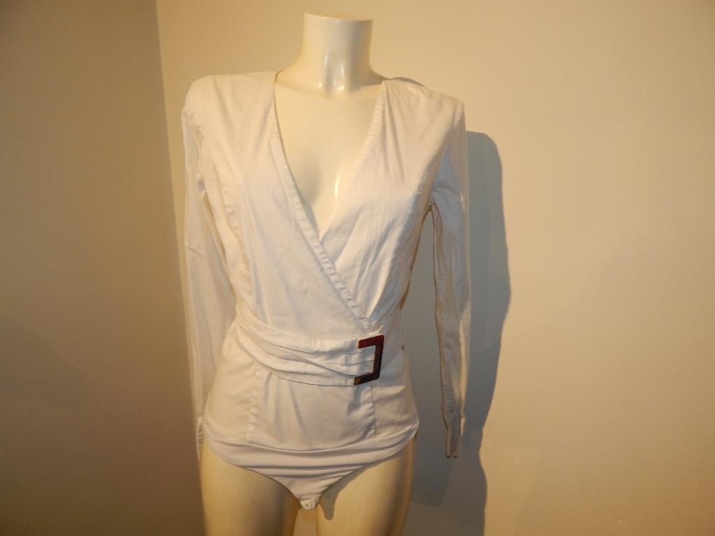 Elisabetta Franchi witte body blouse band met merk gesp