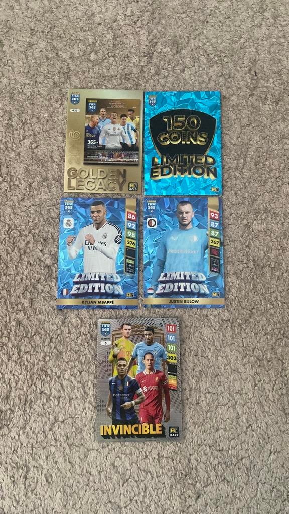 Panini 365. 4 limited edition en 1 invincible, Ophalen of Verzenden, Zo goed als nieuw, Meerdere plaatjes