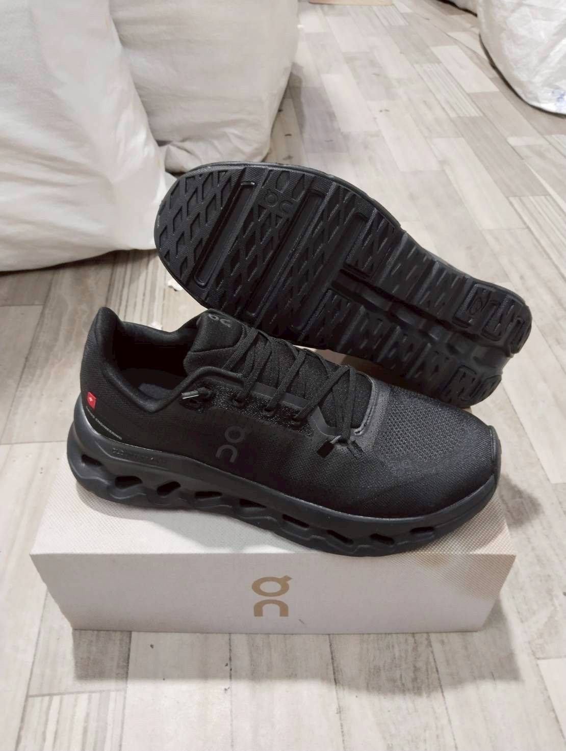On cloud black maat 42-44 nieuw, Kleding | Heren, Ophalen of Verzenden, Nieuw, Zwart