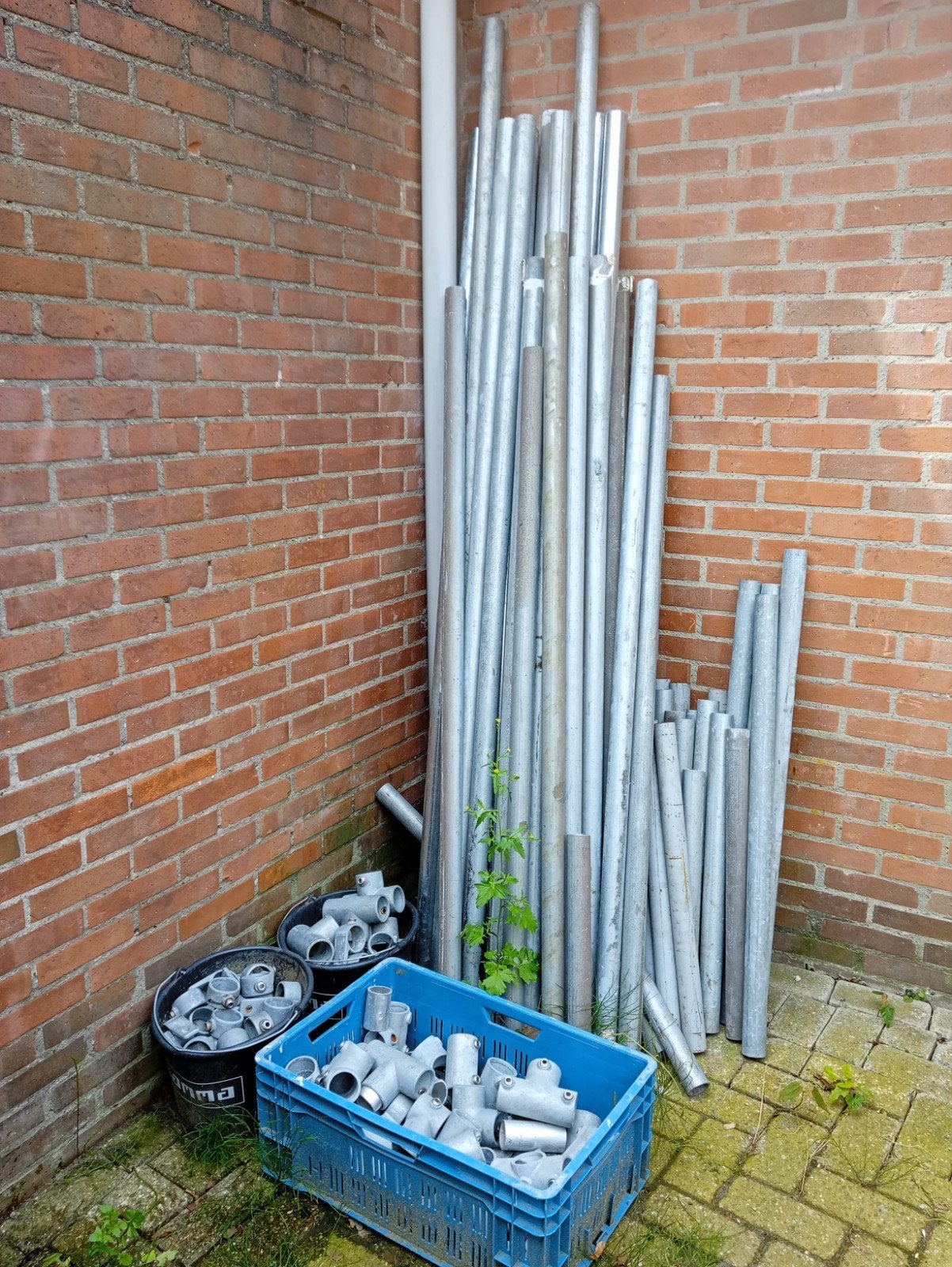 Partij steigerpijp met diverse koppelstukken, Doe-het-zelf en Verbouw, Steigers, Ophalen, Overige typen, Minder dan 2 meter