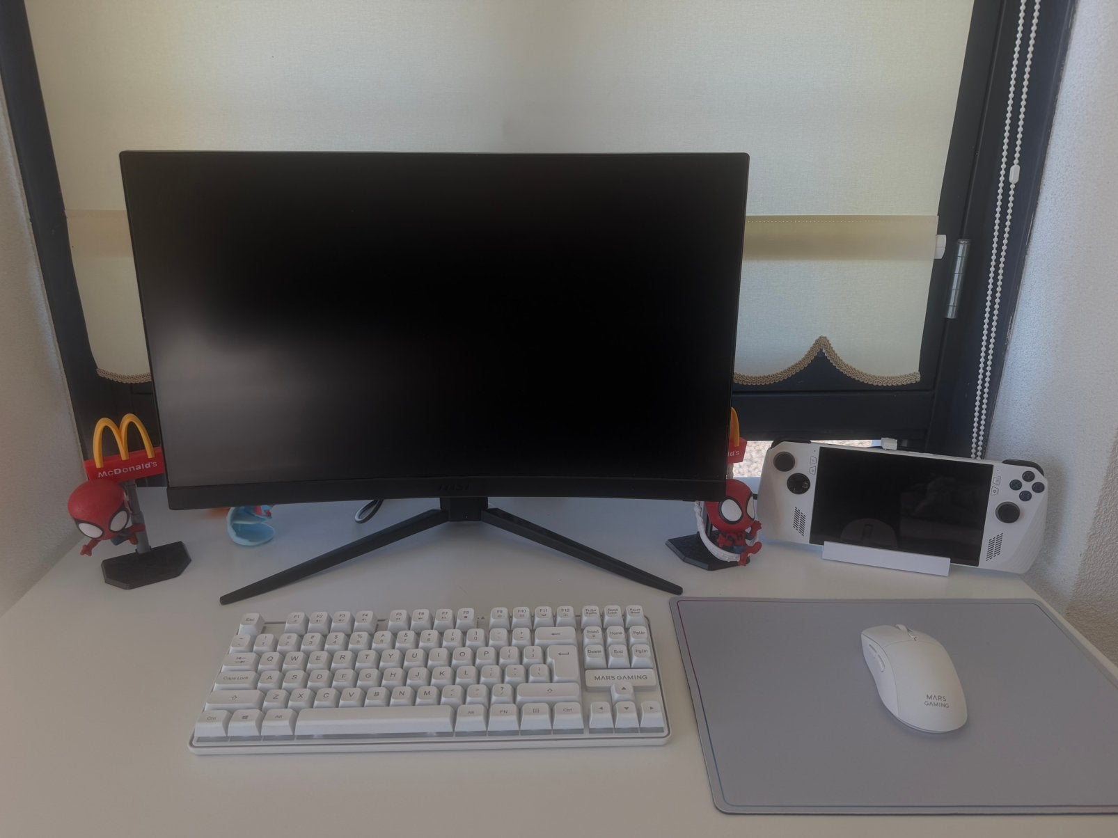 ASUS ROG Ally Z1 Extreme 2TB + MSI 144Hz Monitor + Dock