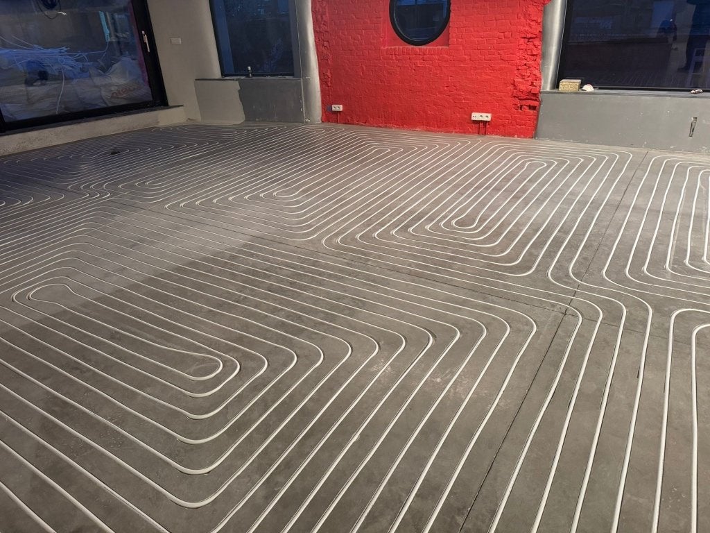 Vloerverwarming infrezen Beton,Tegels - binden & Egaliseren, Diensten en Vakmensen, Loodgieters en Installateurs, Installatie