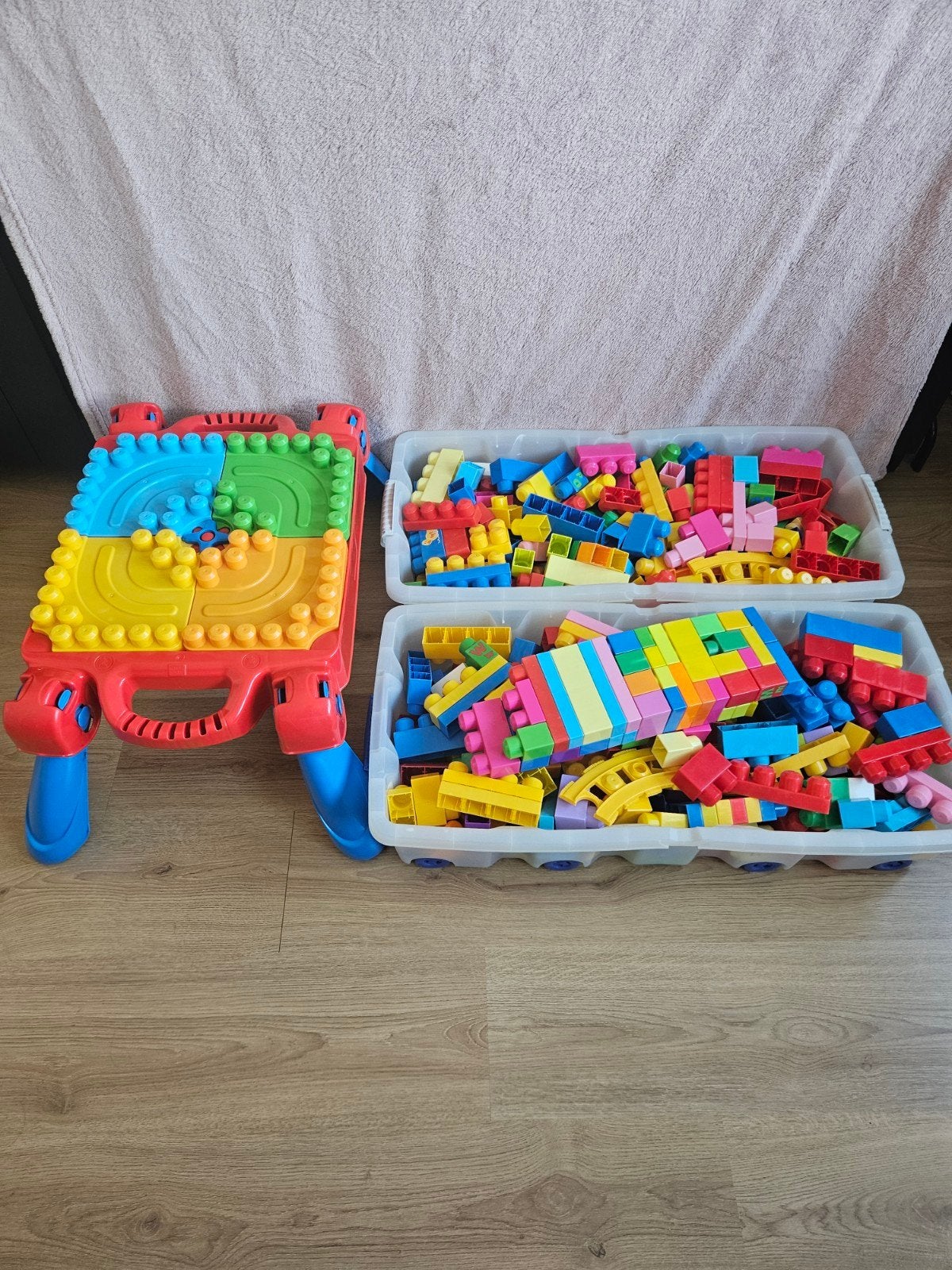 blokken en tafel van megabloks, Ophalen, Megabloks