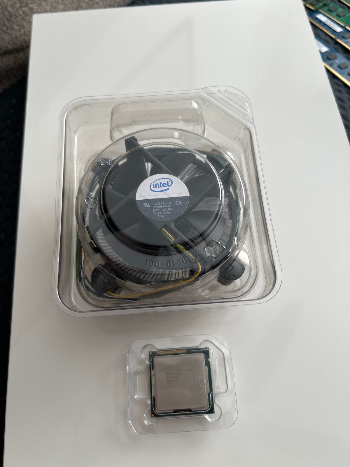 Intel Core i3-2120 Processor met ongebruikte koeler, Computers en Software, Processors, Ophalen of Verzenden, Gebruikt, 2-core