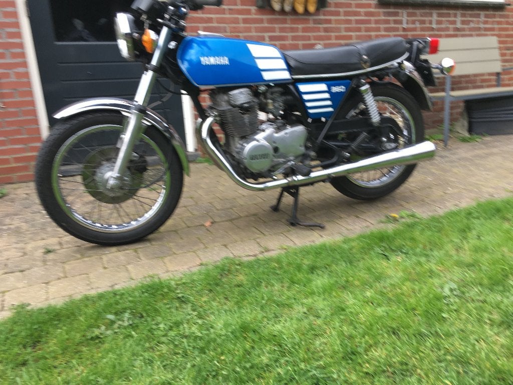 Yamaha XS-360, Motoren, 2 cilinders, 360 cc, Gebruikt, Handgeschakeld