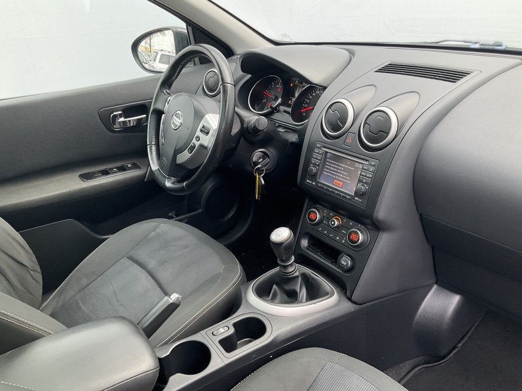 Nissan QASHQAI 1.5 dCi Connect Edition Trekhaak Pano Camera, Auto's, Nissan, Voorwielaandrijving, Euro 5, Gebruikt, 1295 kg