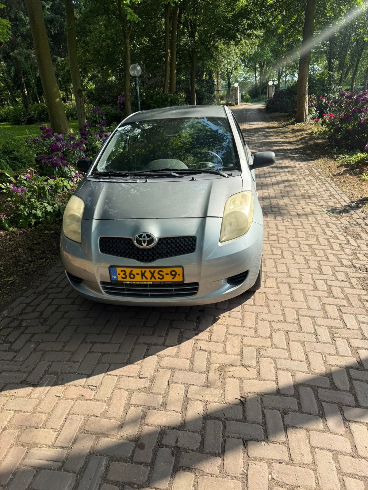 Toyota Yaris 1.0 12V Vvt-i 3DR Terra 2008 Grijs apk 03-07-27, Voorwielaandrijving, 40 €/maand, 750 kg, 525 kg
