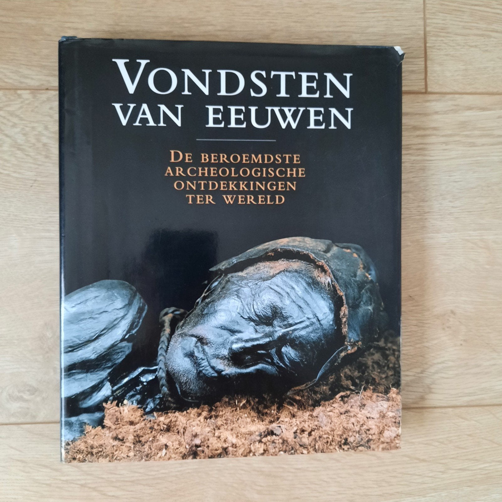Boek Vondsten van eeuwen archeologische, Ophalen of Verzenden
