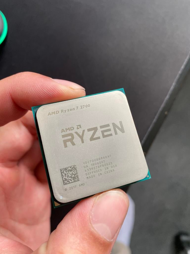 AMD Ryzen 7 2700 + koeler, Computers en Software, Processors, Ophalen of Verzenden, Zo goed als nieuw, 8-core, 3 tot 4 Ghz