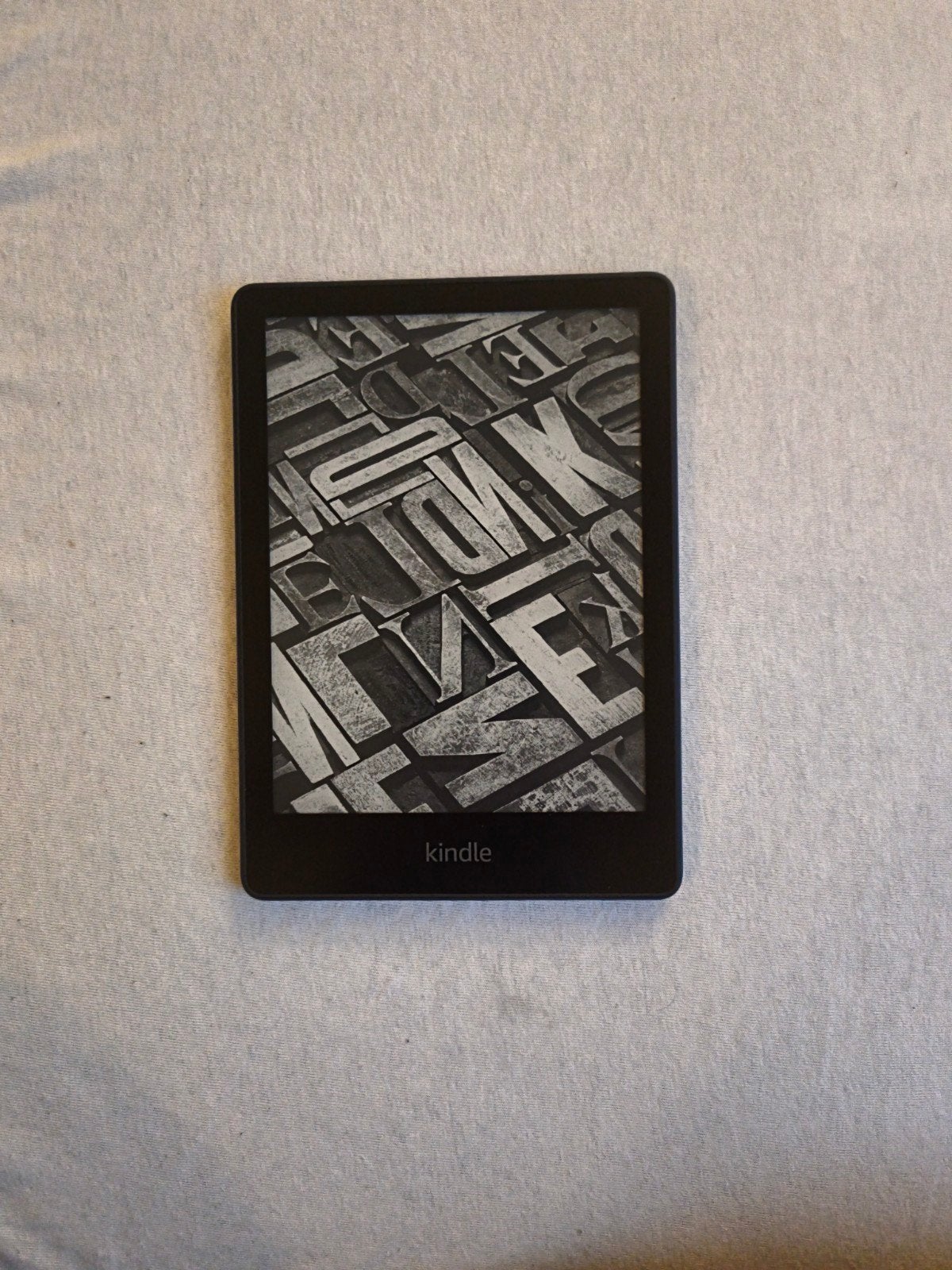 Kindle Paperwhite 11e generatie met hoes, Amazon Kindle, Ophalen of Verzenden, Zo goed als nieuw, 7 inch