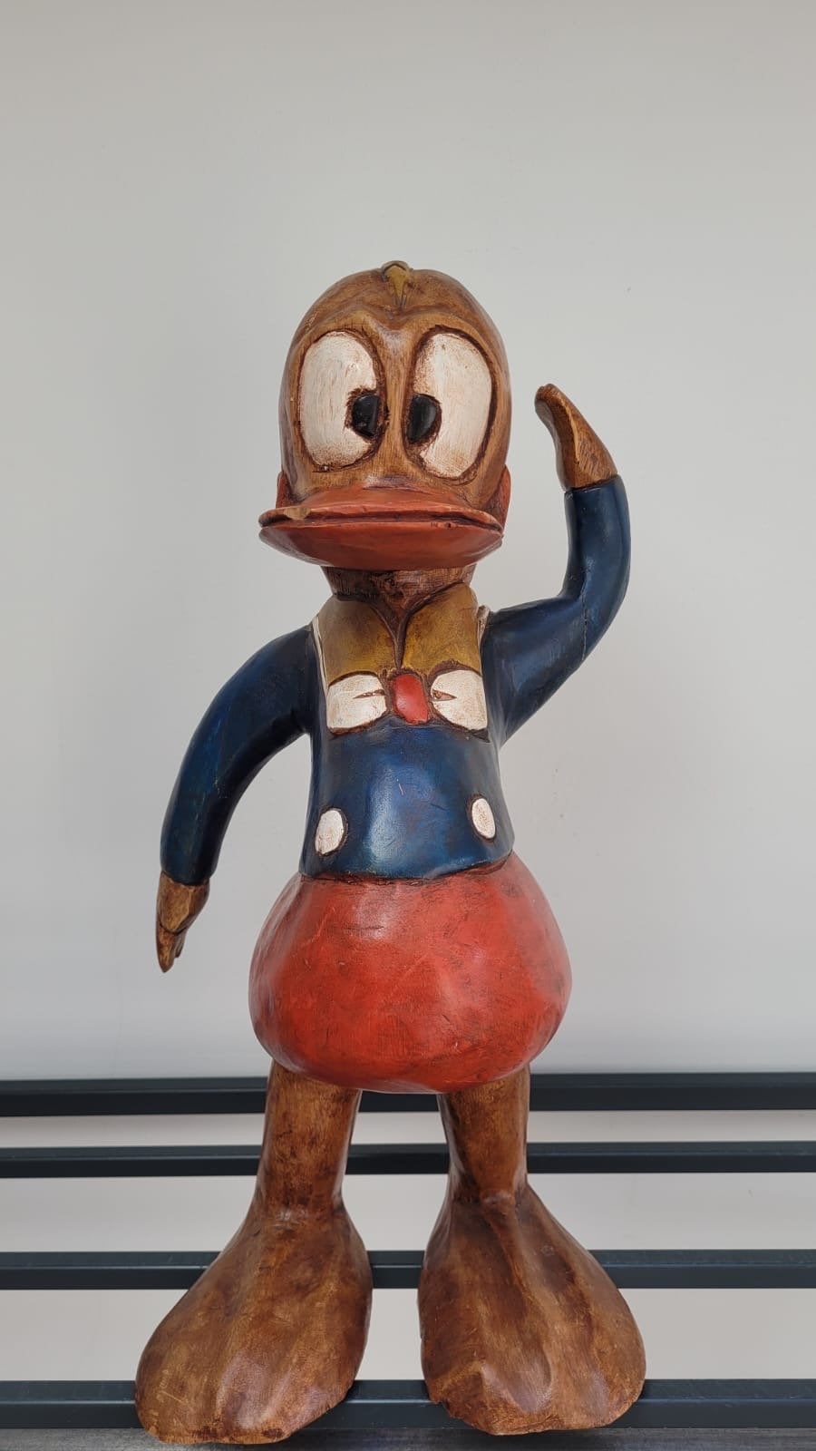 Maddief Houten beeld van Donald Duck 51cm, Overige onderwerpen, Ophalen of Verzenden, 20 - 50 cm, Beeld