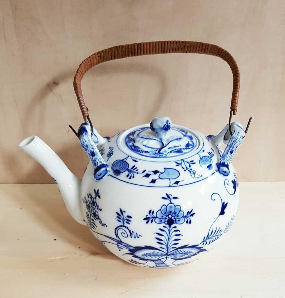 Antieke blauw-witte theepot met rotan hengsel ca. 1900, Ophalen of Verzenden
