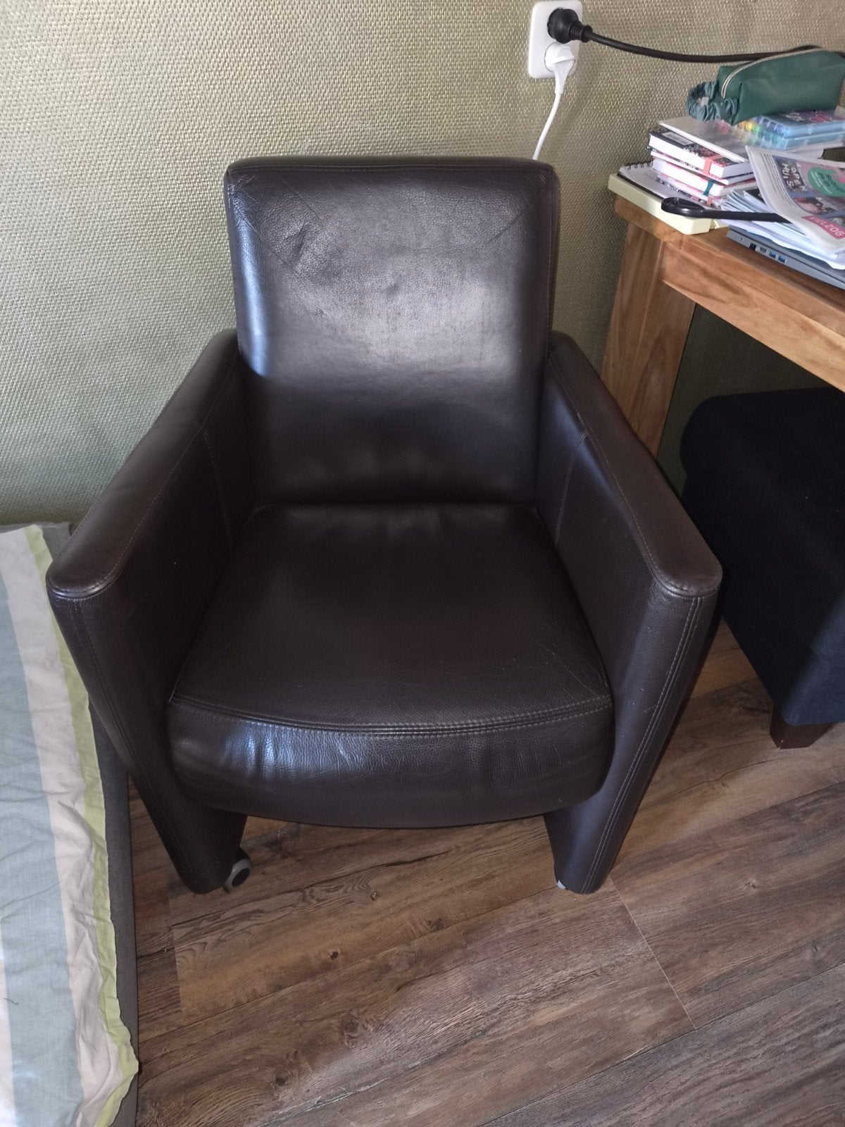 2 leren eettafel stoelen., Ophalen, Gebruikt, 75 tot 100 cm, Leer