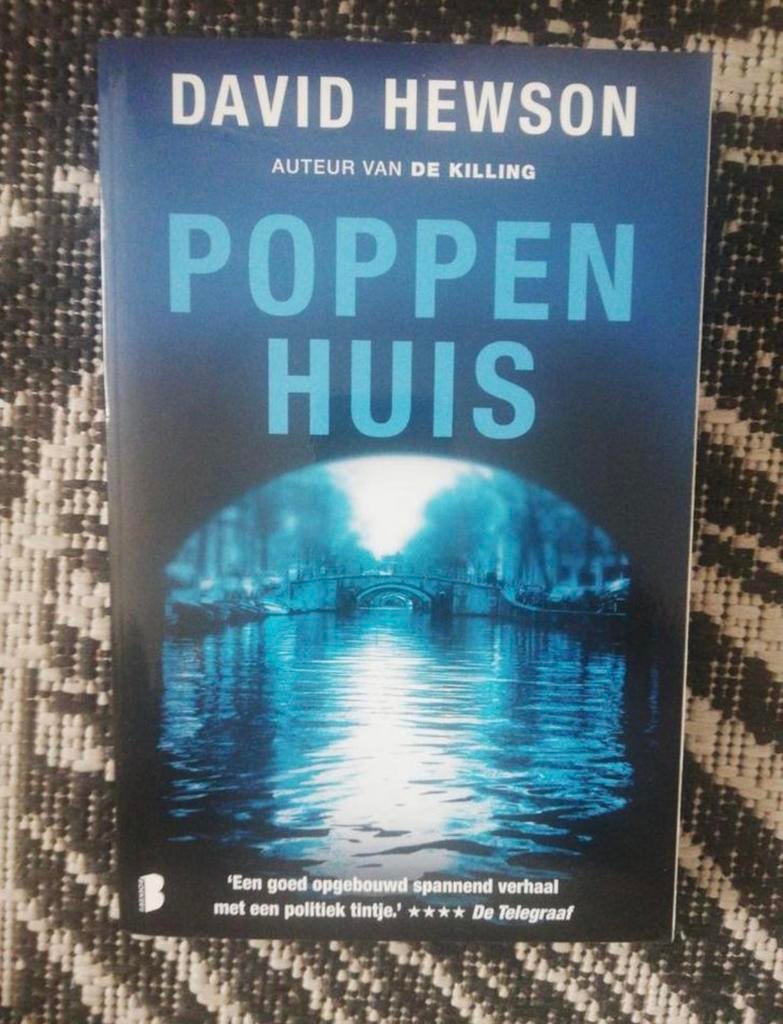 Boek Poppenhuis te koop, Ophalen of Verzenden, Gelezen