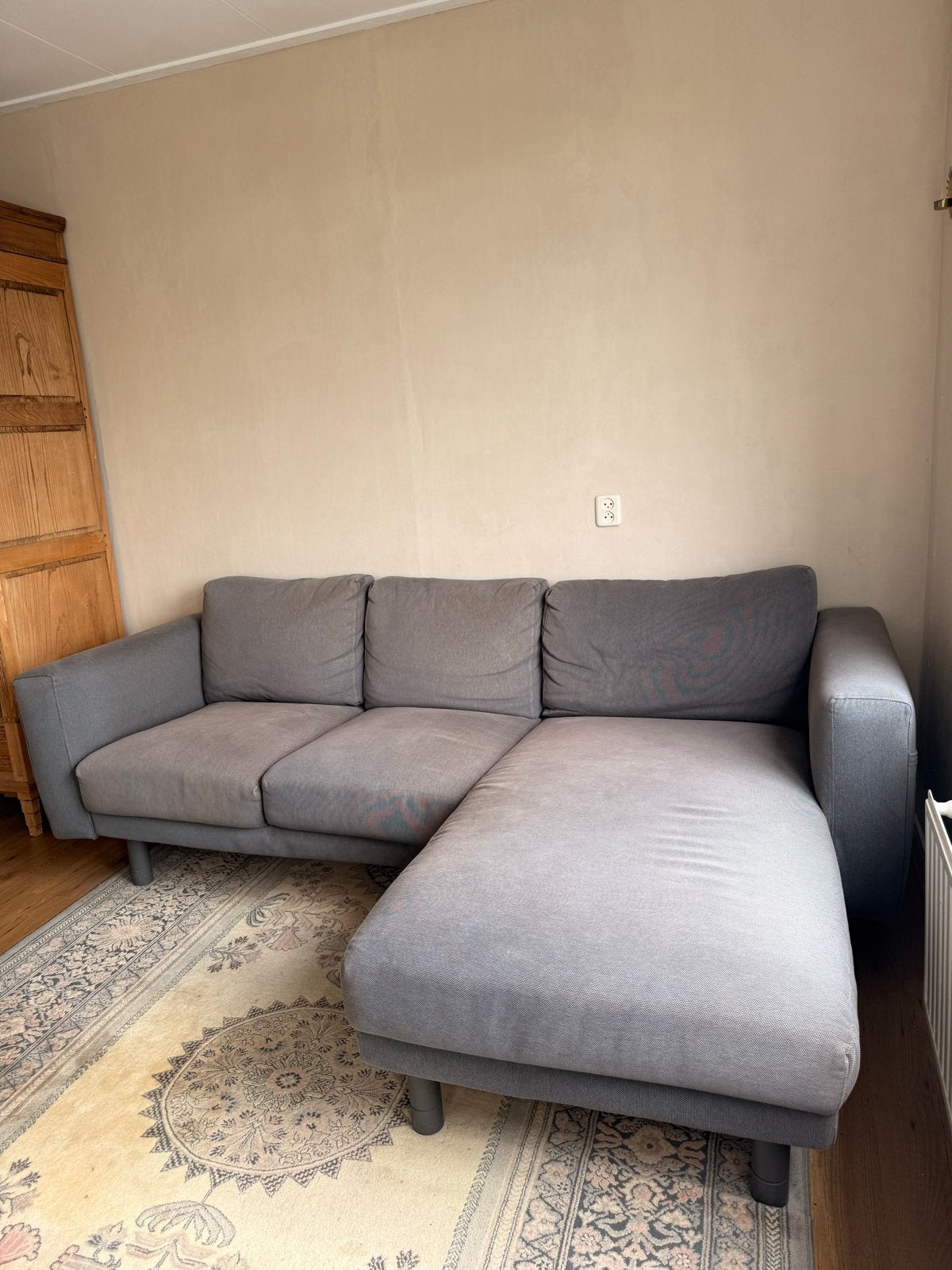 Grijze bank chaise longue, Huis en Inrichting, Banken | Bankstellen, Ophalen, Gebruikt, 100 tot 125 cm, Hoekbank