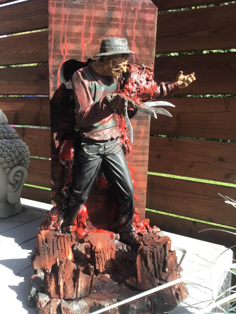 Diorama freddy krueger 18 inch met spraakfunctie, Ophalen of Verzenden