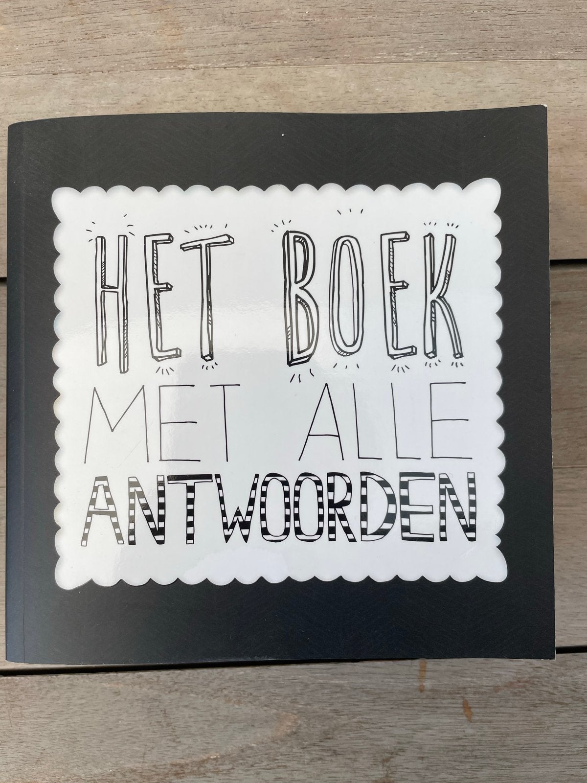 Het Boek Met Alle Antwoorden - Leuk Cadeau!, Ophalen of Verzenden, Zo goed als nieuw