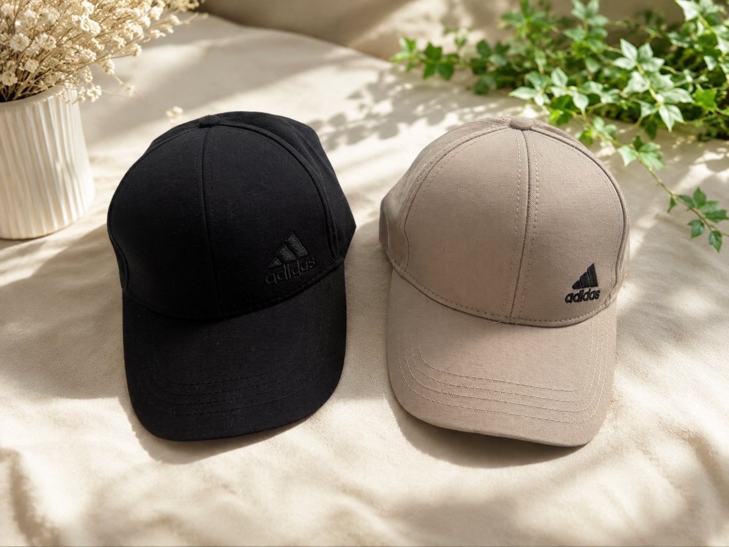 2x Adidas pet – zwart & beige – €10, Ophalen of Verzenden, Nieuw, One size fits all