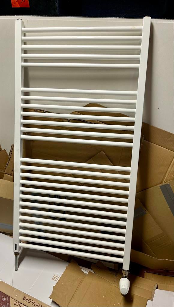 HACEKA Design Radiator - Handdoekradiator, Doe-het-zelf en Verbouw, Verwarming en Radiatoren, Gebruikt, Radiator, 500 tot 800 watt