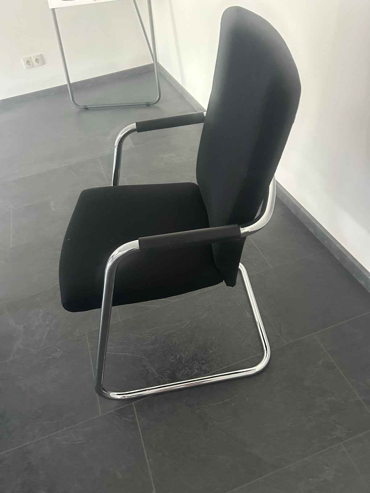 Zwarte bezoekersstoel met chromen frame, Ophalen, Gebruikt, Zwart, Metaal