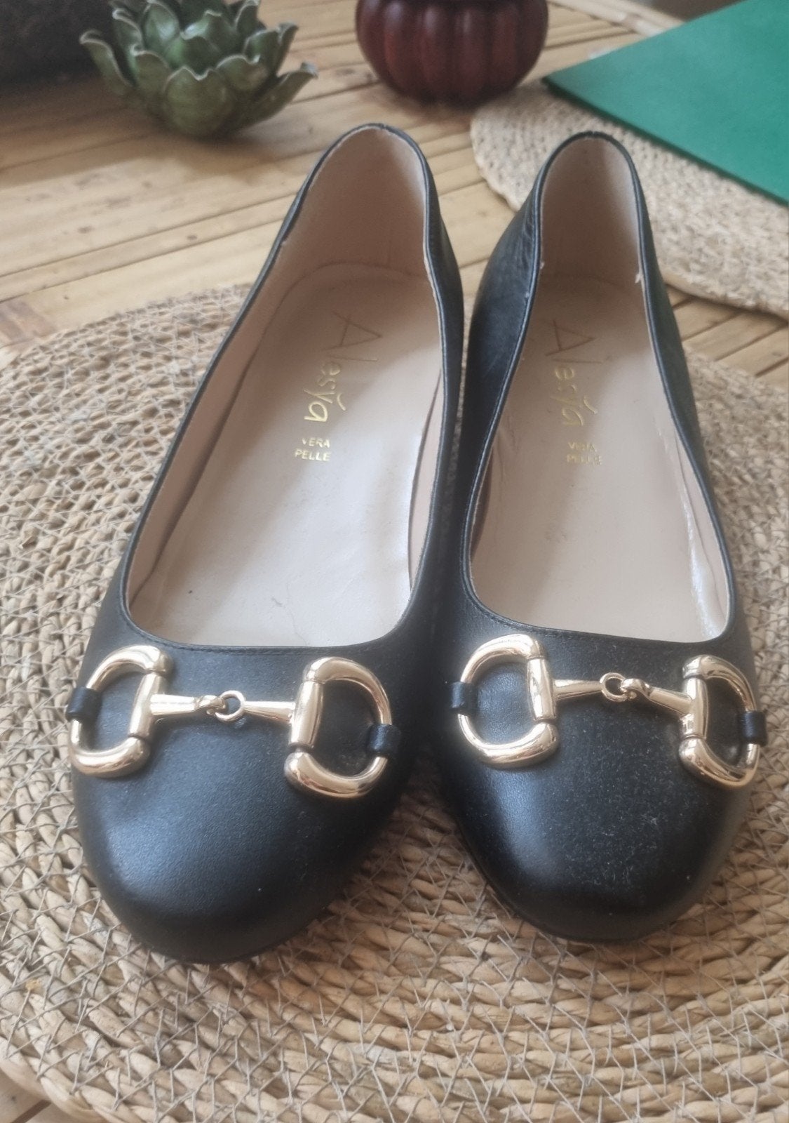 Alesya zwarte ballerina's met gouden gesp, maat 39, Zwart, Gedragen, Alesya, Ballerina's