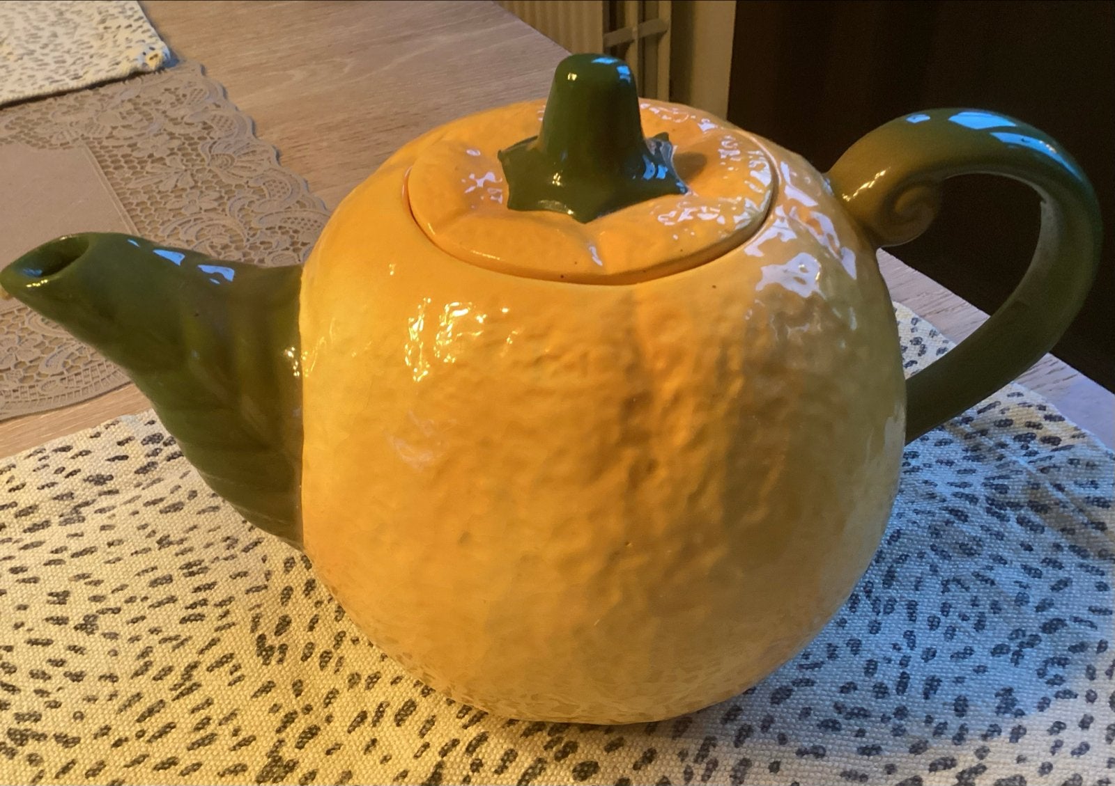 Theepot in de vorm van een sinaasappel, Theepot/fluitketel, Gebruikt, Ophalen of Verzenden, Steen/keramiek