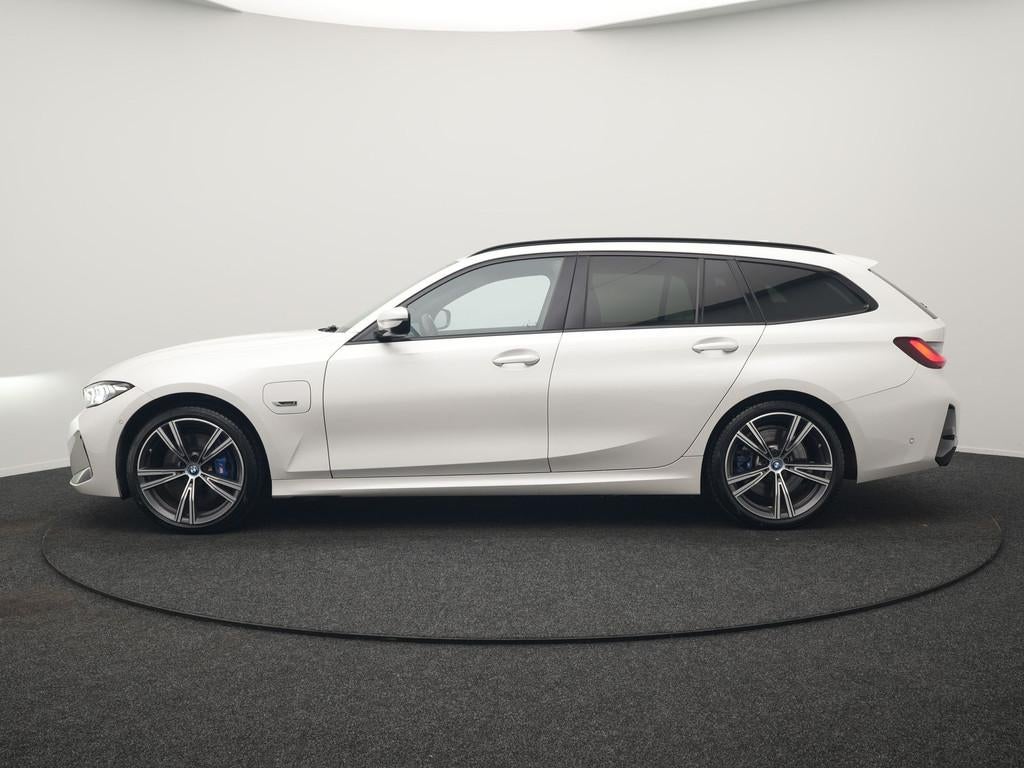 BMW 3 Serie Touring 330e M Sport PHEV 293pk Dealer O.H. NIEU, Auto's, 1998 cc, Gebruikt, 4 cilinders, Wit