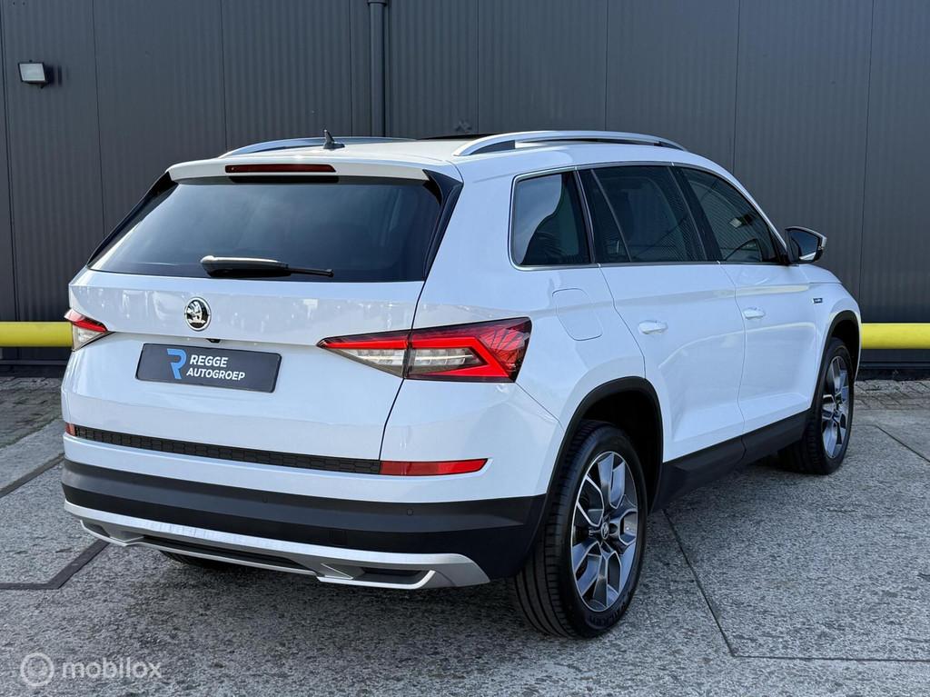 Skoda Kodiaq 1.5 TSI 4x4 Scout 7p AUTOMAAT|PANO|BOMVOL, Auto's, Skoda, Automaat, 15 km/l, 4 cilinders, 7 stoelen