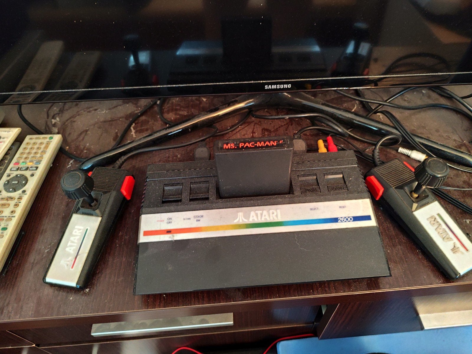 Atari 2600 console met controller en voeding, Spelcomputers en Games, Spelcomputers | Atari, Ophalen of Verzenden, Gebruikt, Met games