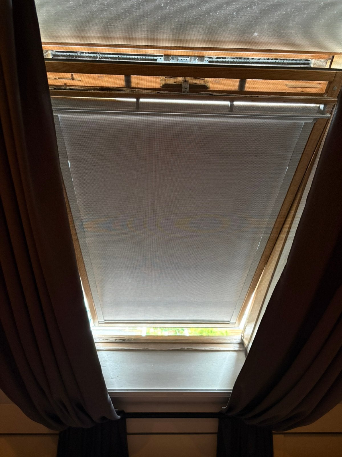 Velux verduisterend rolgordijn wit, Ophalen, Verduisterend, Wit, Zo goed als nieuw