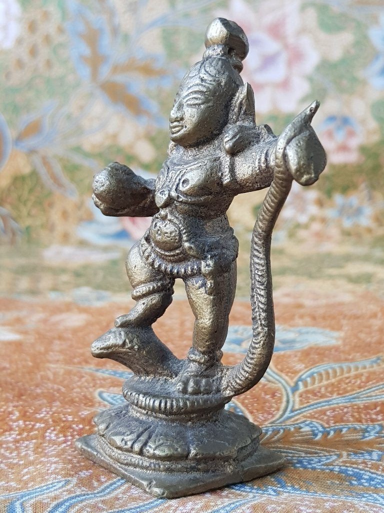 Mooi oud brons beeldje uit India met een cobra 8,8 cm., Antiek en Kunst, India, Handgemaakt, Ophalen of Verzenden, Brons