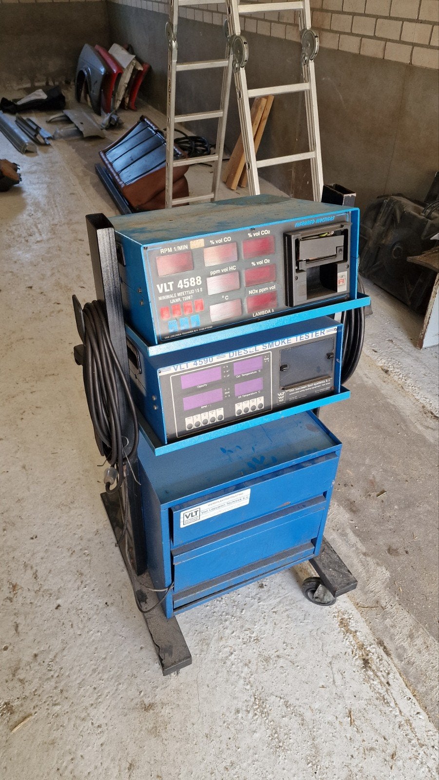 Emissie tester, Ophalen