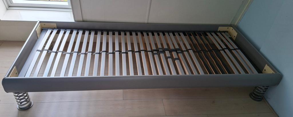 Extra lang eenpersoonsbed 90x220 met passende lattenbodem, Ophalen, Gebruikt, 90 cm, Eenpersoons
